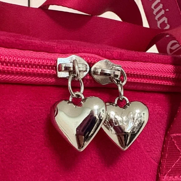 Juicy Couture Pink Velvet Velour Lunch or Cosmetic Bag with Heart Zip and Strap - Picture 2 of 9